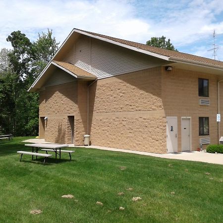 Oakridge Motel Newaygo Exteriör bild