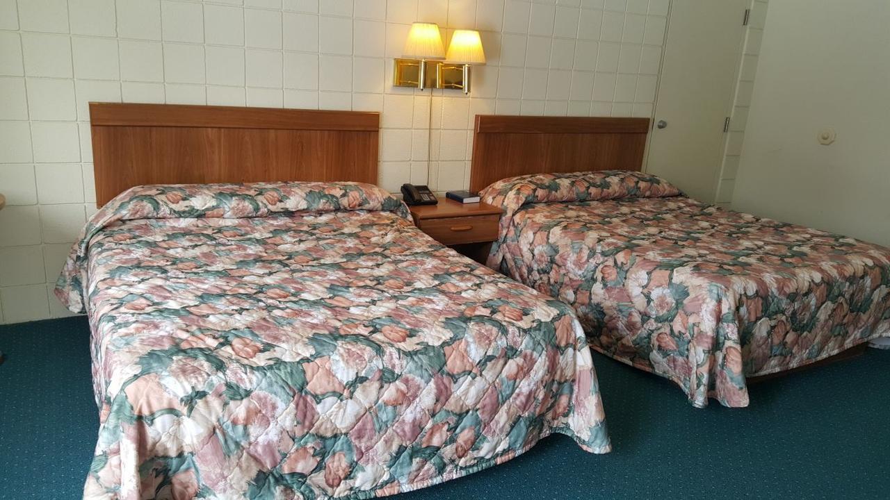 Oakridge Motel Newaygo Exteriör bild
